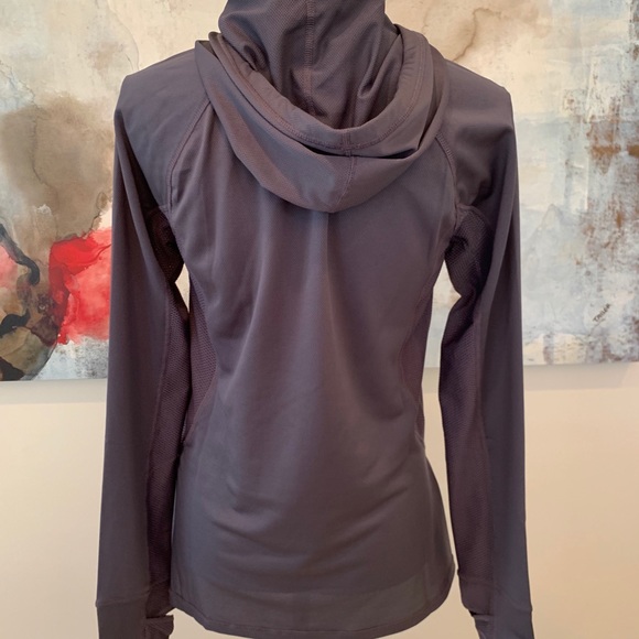 Fabletics hooded pullover in a size medium - Picture 2 of 8